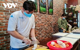 Giá gas, xăng tăng mạnh khiến chủ nhà hàng, quán ăn ở TP.HCM “đau đầu” cân đối thu chi