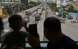 Hành khách tàu Cát Linh - Hà Đông: "Ngồi tàu sướng quá, hết cảnh tắc đường rồi"