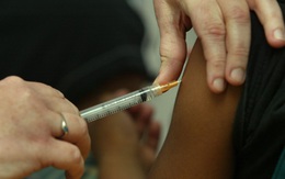 Người đàn ông tiêm 10 mũi vaccine COVID-19 chỉ trong 1 ngày