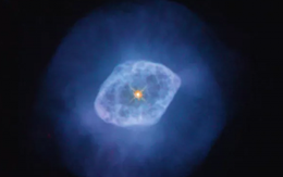 Ngắm hình ảnh kỳ bí của đám mây khí "xâm lấn" không gian từ Kính Hubble