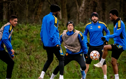 Thêm 2 cầu thủ M.U dính Covid-19, trận Brighton bị hoãn?