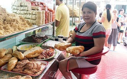 Chân dung bà Huynh và bà Hoa - hai người làm nên tiệm bánh mì nổi tiếng nhất Sài Gòn