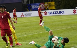 Không để lọt lưới bàn nào, Nguyên Mạnh dẫn đầu top thủ môn xuất sắc nhất vòng bảng AFF Cup