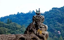 Lư hương “tử thần” trên núi Võ Đang: Cheo leo giữa vách núi, vô số người đã phải mất mạng