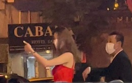 Tóm gọn đại gia Đức Huy đi xe 30 tỷ sánh đôi và có cử chỉ tình tứ với diễn viên Khánh My vào tối Noel!