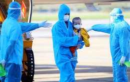 Giám sát chặt 5 người đi chung chuyến bay với ca nhiễm chủng Omicron đầu tiên tại Việt Nam