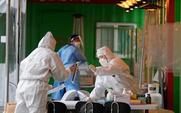 Omicron "bắt tay" Delta gây sóng thần Covid-19