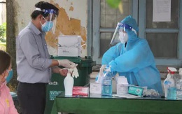 Người dân bức xúc vì phải tự bỏ tiền test nhanh mới được tiêm vắc-xin Covid-19