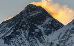 Điều thần kỳ nào đã tạo ra Himalaya và tiếp tục nâng cao đỉnh Everest?