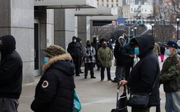 Không phải vaccine, điều gì đang kiềm chế tốc độ lây lan COVID-19 ở Mỹ?