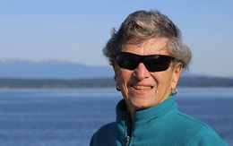 Cụ bà 90 tuổi đi bộ 9 km trên tuyết để được tiêm vaccine COVID-19