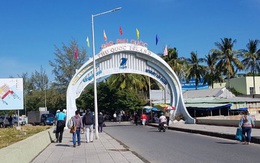 Khách du lịch đổ về Phú Quốc, chính quyền lo ngại dịch COVID-19