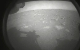 Tàu thám hiểm NASA vừa hạ cánh xuống sao Hỏa và đây là những hình ảnh đầu tiên được gửi về