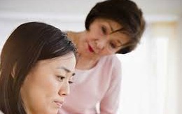 Mẹ chồng bênh con dâu, phá tan đám cưới con trai với "trà xanh"