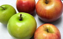 Thách thức thị giác 3 giây: Đố bạn nhìn ra quả táo nào làm bằng bánh ngọt trong bức hình này