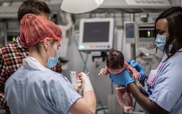 Một trẻ sơ sinh mắc COVID-19 có lượng virus cao gấp 51.000 lần người khác