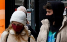 Biến thể ở Anh có thêm “vũ khí mới” nguy hiểm: Cuộc chiến chống Covid-19 càng gian nan