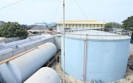 500 cảnh sát vây bắt đường dây làm xăng giả, thu giữ hơn 100 tỷ đồng tiền mặt