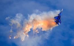 Phi đội "Hiệp sĩ Nga" thực hiện tiếp nhiên liệu trên không