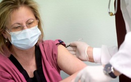 Dừng tiêm vaccine ngừa Covid-19 của AstraZeneca, châu Âu đang mắc sai lầm lớn?