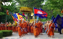 Ông Hun Sen chỉ đạo các chùa rung chuông, đánh trống để chống Covid-19