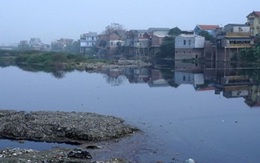 Nước sông Cầu ô nhiễm nặng, dưới sông cá chết, dân trên bờ lao đao