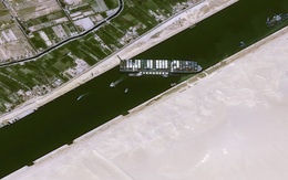 Nằm chắn ngang kênh đào Suez, tàu hơn 200.000 tấn chặn dòng hàng 9,6 tỷ USD mỗi ngày