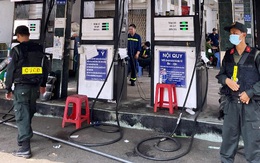 Công an khám xét nhiều cây xăng, bắt thêm 2 chủ doanh nghiệp vụ xăng giả khủng