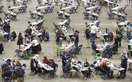 Tổng thống Biden dùng quan điểm "nước Mỹ trên hết" trong cuộc đua vaccine COVID-19