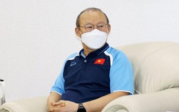 HLV Park Hang Seo tiêm vắc-xin COVID-19