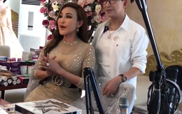 Hé lộ nhan sắc và tài sản đồ sộ của nữ ca sĩ chuyển giới đầu tiên tại Việt Nam ở tuổi 47