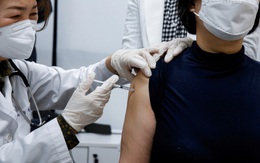 Vắc-xin Covid-19 sắp tiêm cho người dân được phân phối, sử dụng thế nào?