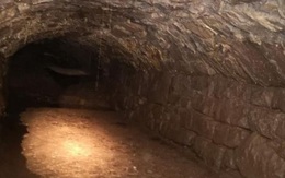 Di dời cột điện, người đàn ông phát hiện đường hầm bí ẩn từ thời trung cổ gây chấn động
