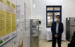 Bí thư Hải Dương thị sát nơi tiêm lượt vắc-xin ngừa COVID-19 đầu tiên