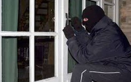 Nghi án 1 phụ nữ bị kẻ gian đập đầu giữa đêm khuya