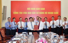 Bàn giao nhiệm vụ Bộ trưởng Ngoại giao cho ông Bùi Thanh Sơn