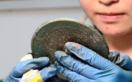 TQ: Tìm thấy 80 chiếc gương cổ vẫn phản chiếu sau 2.000 năm trong lăng mộ quý tộc nhà Hán
