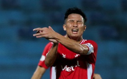 Bùi Tiến Dũng nổi cáu với đồng đội sau pha bóng khiến Viettel suýt thủng lưới