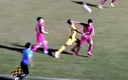Cầu thủ Sài Gòn FC thoát thẻ đỏ khi đánh thẳng mặt đối thủ, Quảng Nam ngược dòng với chỉ 10 người