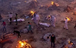 Hình ảnh hãi hùng các giàn hỏa thiêu thi thể bệnh nhân Covid-19 ở Ấn Độ