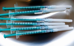 200 người phải xét nghiệm lại sau khi y tá tiêm nước muối thay vì vaccine Covid-19