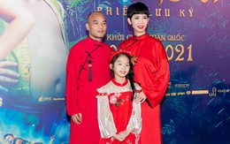 Vợ chồng Xuân Lan mặc đồ đôi nổi bật