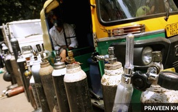 Covid-19 Ấn Độ: Úm ba la bình chữa cháy thành bình oxy