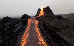 Khoảnh khắc ngoạn mục về núi lửa phun trào nhìn từ ngoài Trái Đất