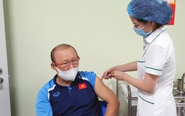 Những thành viên đầu tiên của ĐTQG Việt Nam đã được tiêm vắc xin phòng COVID-19