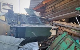 Xe chở hệ thống tên lửa đạn đạo Tochka-U của Belarus mất lái, lao vào nhà dân