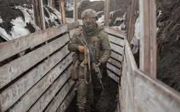 Căng thẳng với Nga gia tăng, Tổng thống Ukraine lập tức đến Donbass
