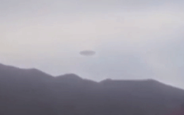 Chứng kiến người ngoài hành tinh bước ra từ UFO khiến người dân Bolivia "choáng váng"