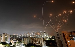 Hơn 1.000 quả rốc-két bắn về phía Israel