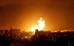 Bể trữ dầu của Israel trúng tên lửa từ Gaza, phát nổ và bốc cháy dữ dội